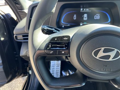 Certified 2025 Hyundai Elantra Sport image 14