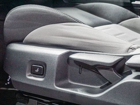 Certified 2025 Toyota Tacoma TRD Off-Road AWD/4WD image 23