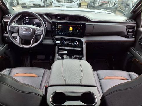 Used 2024 GMC Sierra 1500 AT4 w/ Technology Package AWD/4WD image 4