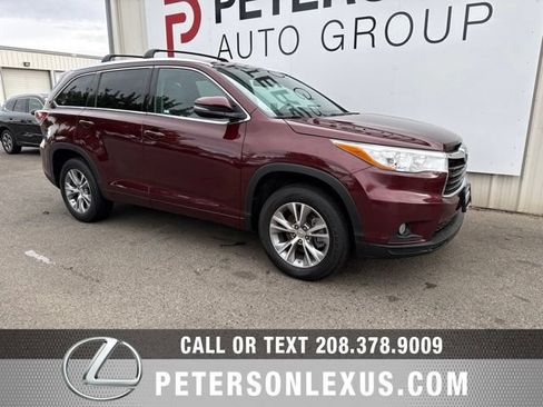Used 2015 Toyota Highlander XLE FWD image 2