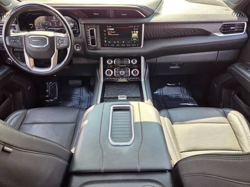 Used 2023 GMC Yukon XL Denali w/ Denali Reserve Package AWD/4WD image 17
