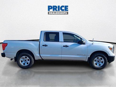 Used 2017 Nissan Titan S AWD/4WD image 4