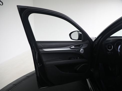 Used 2023 Alfa Romeo Stelvio Veloce AWD/4WD image 27