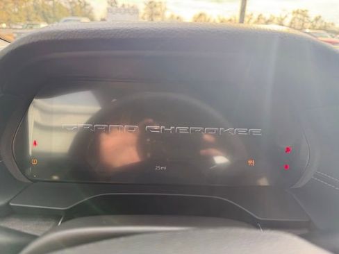 New 2025 Jeep Grand Cherokee L Limited w/ Luxury Tech Group II image 21