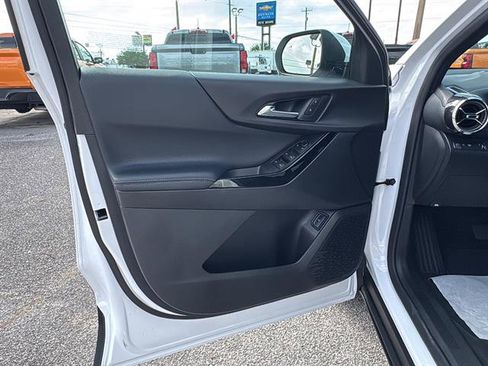 New 2026 Chevrolet Equinox LT w/ Convenience Package II FWD image 25