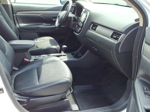 Used 2015 Mitsubishi Outlander SE AWD/4WD image 21
