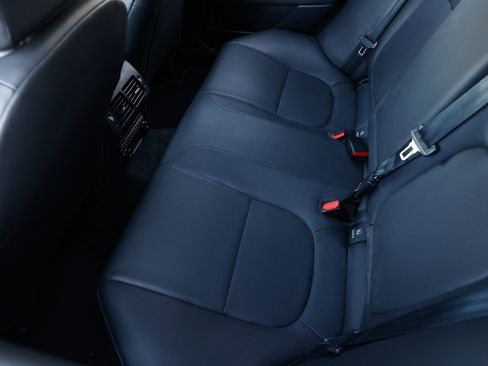 Used 2019 Jaguar XE image 8