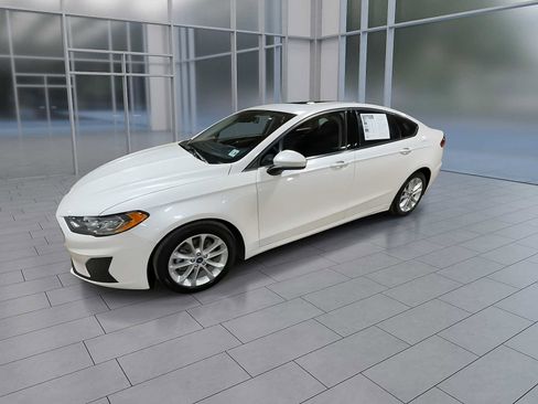 Used 2020 Ford Fusion SE image 4
