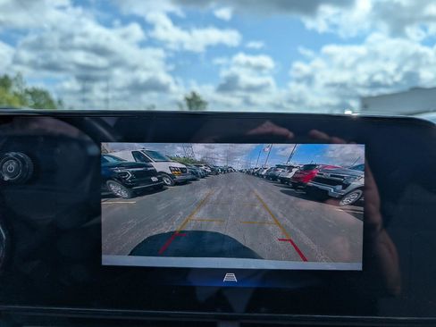 Used 2024 Chevrolet Trax LT w/ Driver Confidence Package FWD image 16