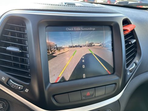 Used 2014 Jeep Cherokee Limited w/ Luxury Group image 32