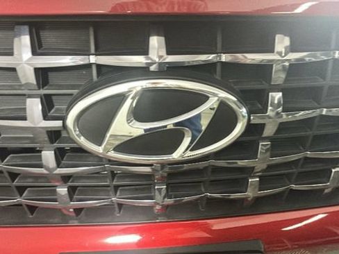 Used 2025 Hyundai Venue SEL FWD image 9