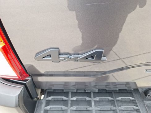 Used 2016 Toyota Tacoma SR5 w/ Towing Package AWD/4WD image 13
