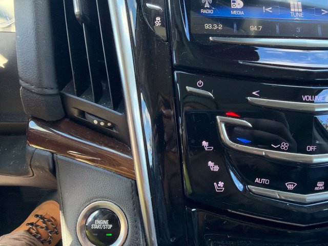 Used 2020 Cadillac Escalade Luxury AWD/4WD image 11
