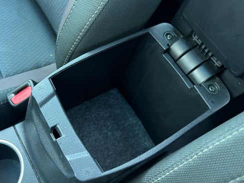 Used 2018 Toyota Corolla LE FWD image 30