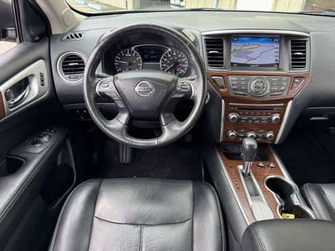 Used 2020 Nissan Pathfinder Platinum image 30