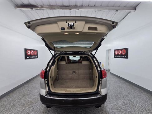 Used 2011 Buick Enclave CXL w/ LPO, Cargo Convenience Pkg FWD image 17