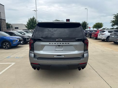 Used 2025 Chevrolet Suburban Z71 AWD/4WD image 4