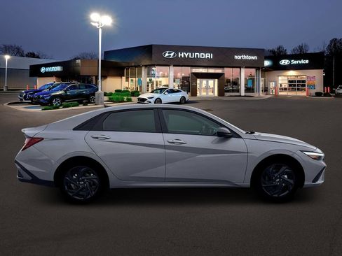 New 2026 Hyundai Elantra Sport image 9