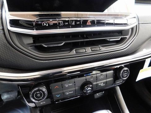 New 2026 Jeep Compass Latitude image 24