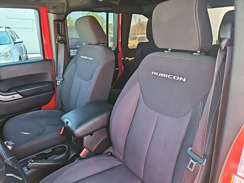 Used 2014 Jeep Wrangler Unlimited Rubicon w/ Connectivity Group AWD/4WD image 13