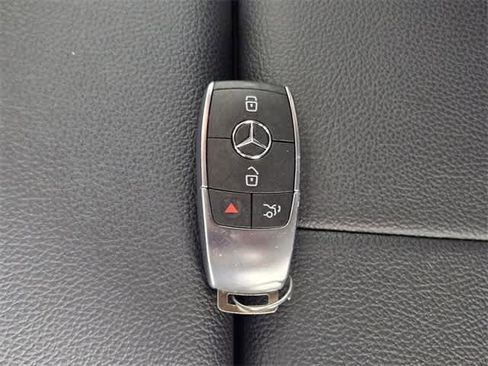 Certified 2025 Mercedes-Benz GLA 250 4MATIC image 38