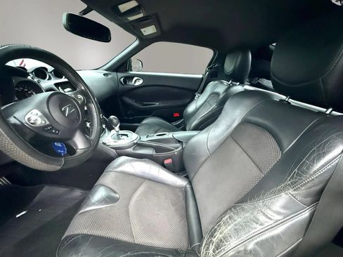 Used 2009 Nissan 370Z Touring RWD image 9