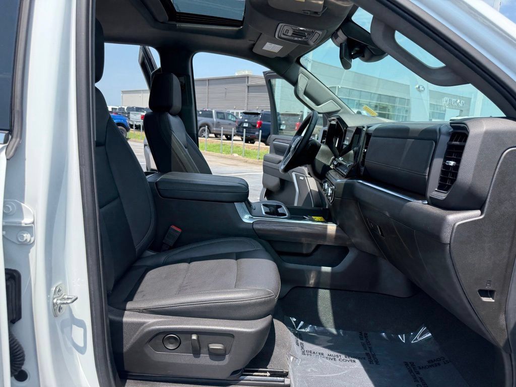 Used 2025 GMC Sierra 2500 SLT w/ SLT Convenience Package AWD/4WD image 18