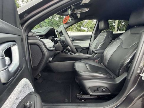 Used 2023 Jeep Compass Latitude AWD/4WD image 16