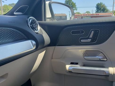 Used 2024 Mercedes-Benz GLB 250 4MATIC image 28