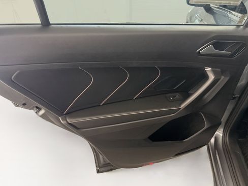 Used 2022 Volkswagen Tiguan SE w/ Panoramic Sunroof Package AWD/4WD image 27