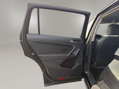 Used 2018 Volkswagen Tiguan SE image 31