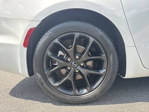 Certified 2026 Chrysler Pacifica Limited w/ S Appearance Package FWD image 19