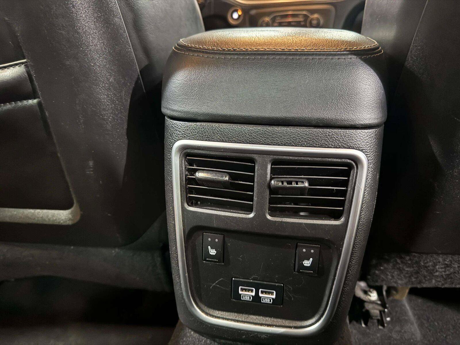 Used 2019 Dodge Charger Scat Pack w/ Dynamics Package RWD image 32