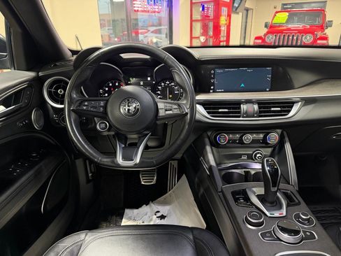 Used 2022 Alfa Romeo Stelvio Ti AWD/4WD image 11
