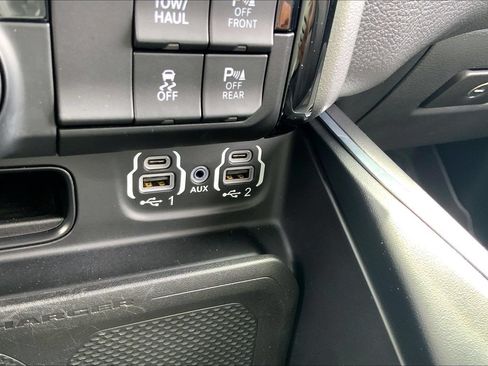 Used 2024 RAM 1500 Laramie AWD/4WD image 27