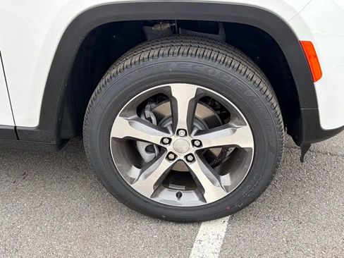 New 2026 Jeep Grand Cherokee Limited image 11