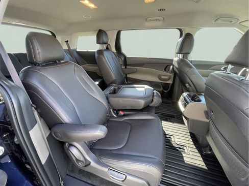 Used 2026 Kia Carnival EX FWD image 18
