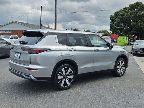 Used 2025 Mitsubishi Outlander SE AWD/4WD image 7
