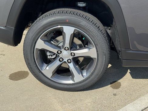 New 2025 Jeep Grand Cherokee Limited w/ Trailer Tow Package image 37