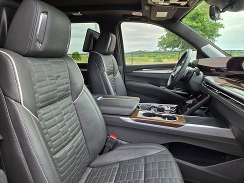 Certified 2025 Cadillac Escalade Sport Platinum image 31