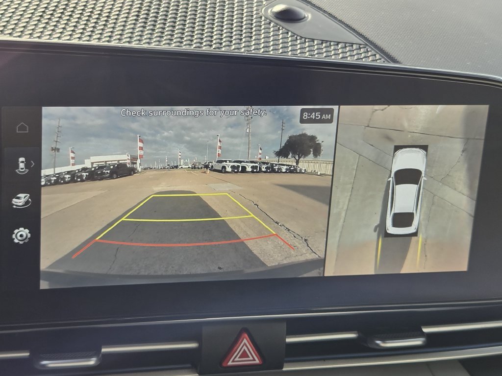 Used 2024 Hyundai Elantra Limited FWD image 18