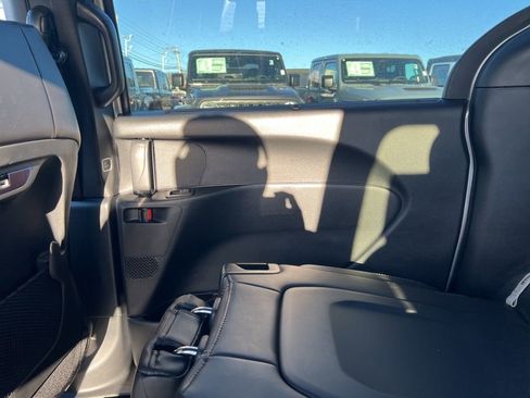 New 2026 Chrysler Pacifica Select image 16