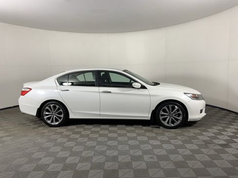 Used 2015 Honda Accord Sport image 2