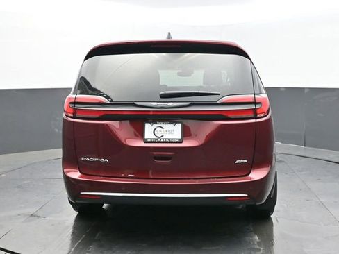 Used 2023 Chrysler Pacifica Touring-L AWD/4WD image 5