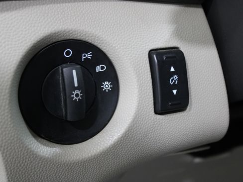 Used 2014 Ford Fiesta SE w/ Comfort Package image 9