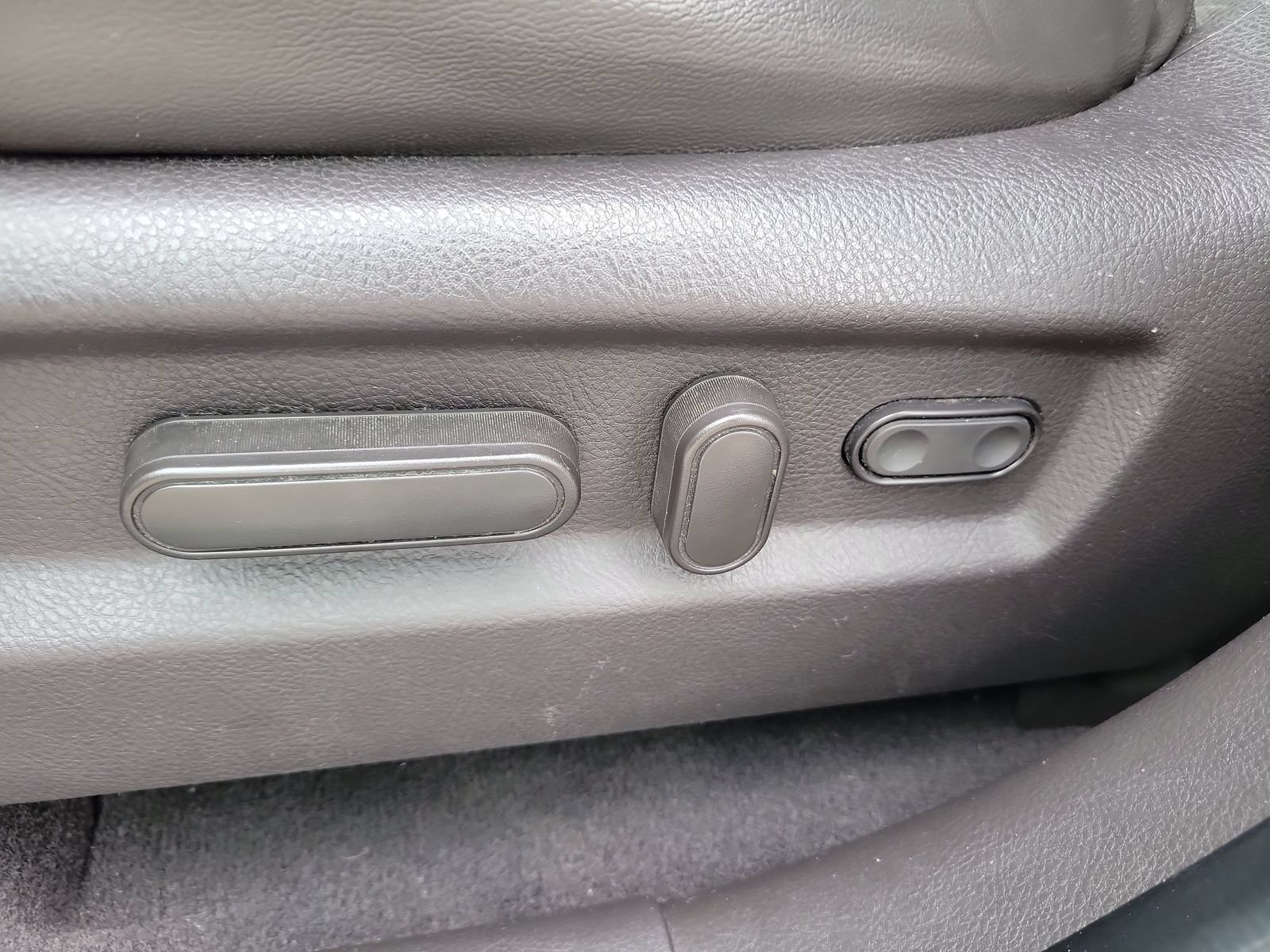 Used 2011 Hyundai Santa Fe Limited FWD image 16