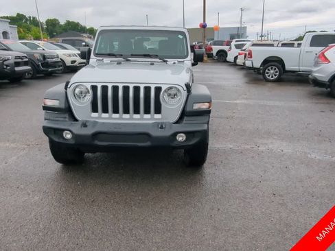 Used 2023 Jeep Wrangler Sport AWD/4WD image 3