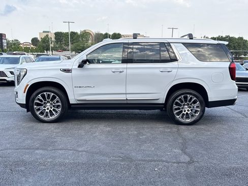 New 2026 GMC Yukon Denali w/ Denali Reserve Package AWD/4WD image 13