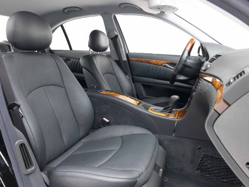 Used 2005 Mercedes-Benz E 500 Sedan image 4