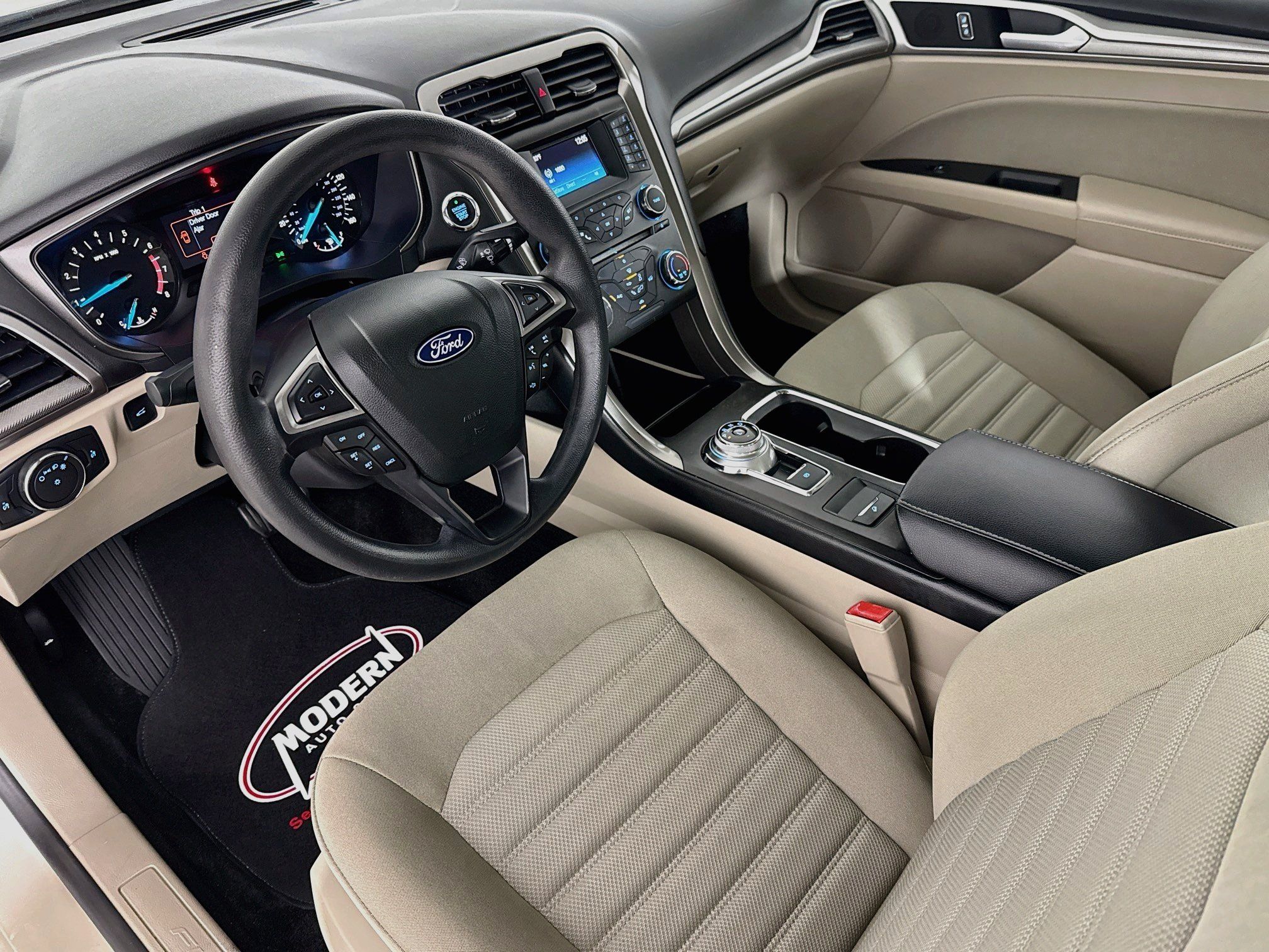Used 2018 Ford Fusion SE FWD image 8